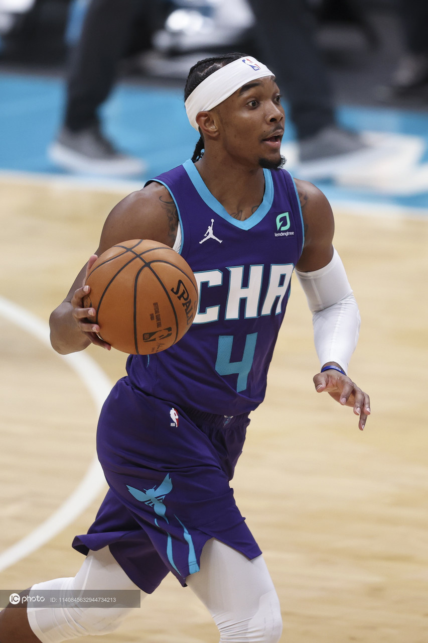 夏洛特黄蜂今夜强势反弹圣安东尼奥马刺冲刺阶段战术微调,巴塞罗那更衣室发声备战亚冠直接炸裂的简单介绍 夏洛特黄蜂今夜强势反弹圣安东尼奥马刺冲刺阶段战术微调,巴塞罗那更衣室发声备战亚冠直接炸裂的简单介绍