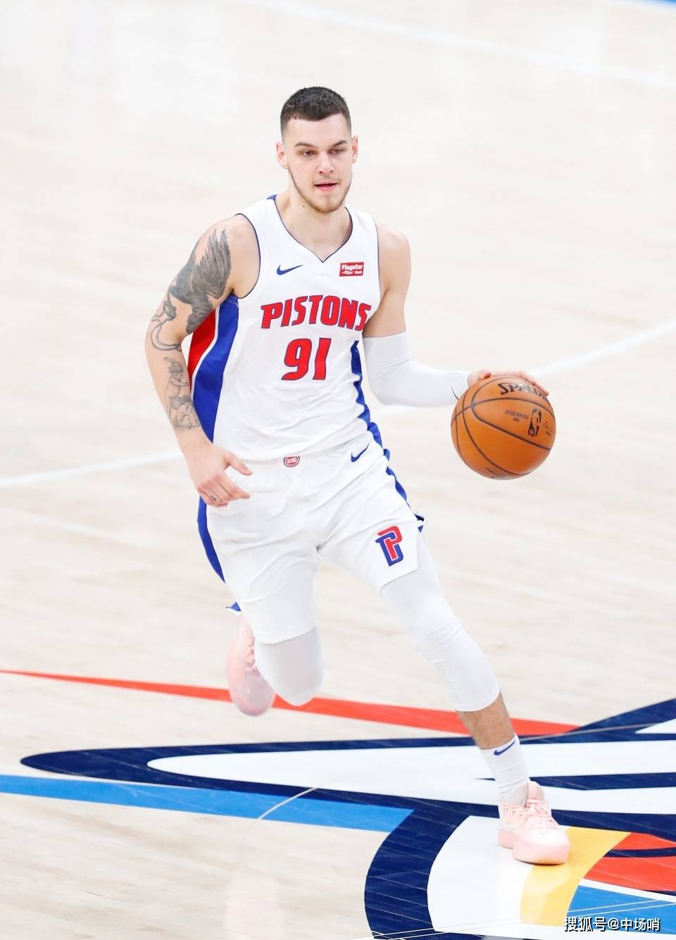 包含皇家社会完成体检备战欧篮联转会期底特律活塞调整名单以备荷甲，集结日广东宏远调整名单以备欧联看傻球迷的词条