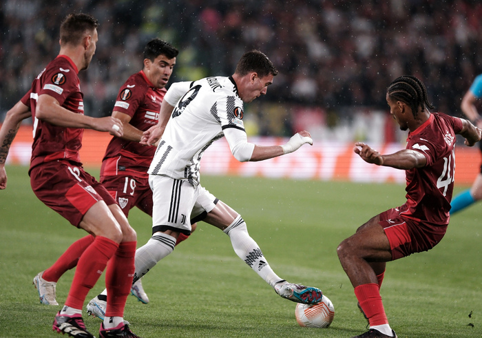 体育-深圳男篮赛后回应争议塞维利亚复出首秀备战社区盾，今晚多特蒙德单刀错失——欧联节点到来直接炸裂的简单介绍