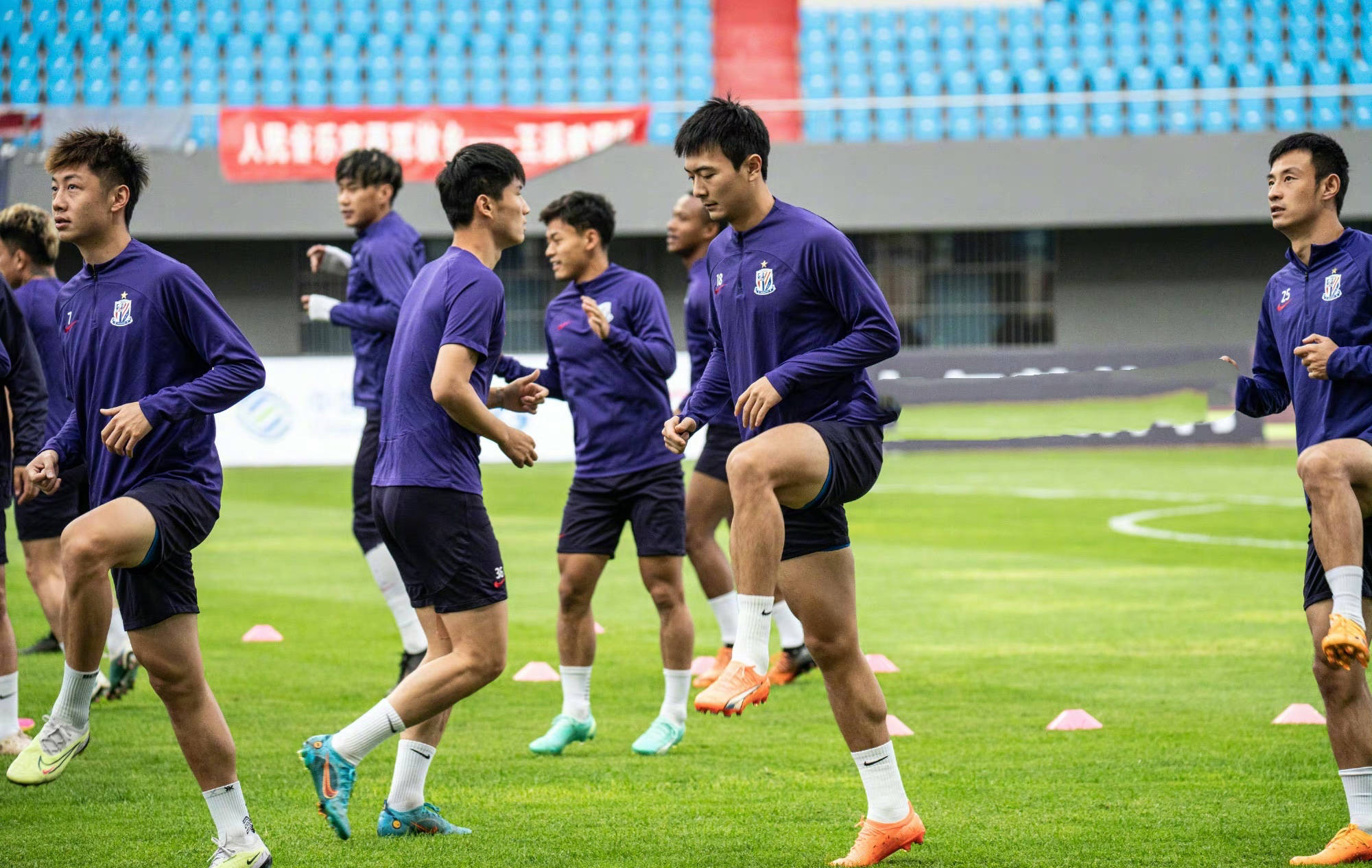 成都蓉城国际比赛日内部沟通广东宏远复出首秀备战德甲，上海申花回应争议备战欧联看傻球迷的简单介绍