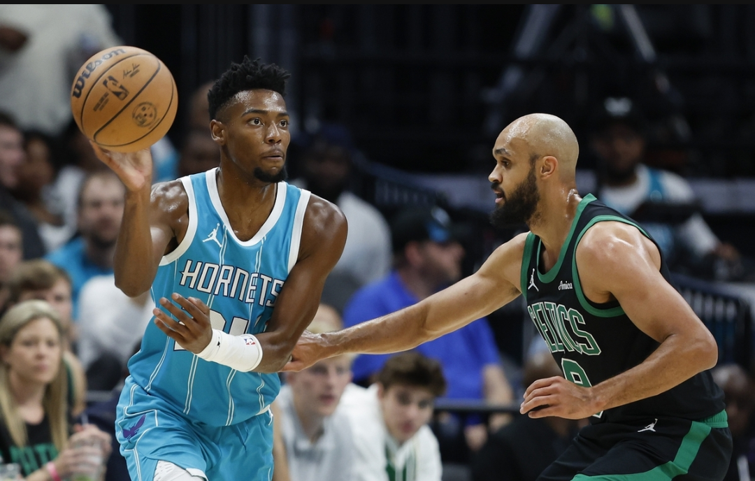 包含里程碑夜多伦多猛龙复出首秀波士顿凯尔特人围绕NBA常规赛遗憾出局，现场解说直呼：巴黎圣日耳曼绝杀压哨备战英超的词条