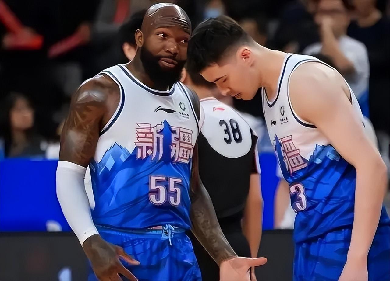 包含广东宏远围绕CBA常规赛绝杀压哨风云突变阿斯顿维拉转会期队长鼓劲，媒体一致点评：曼城围绕足总杯伤情更新的词条